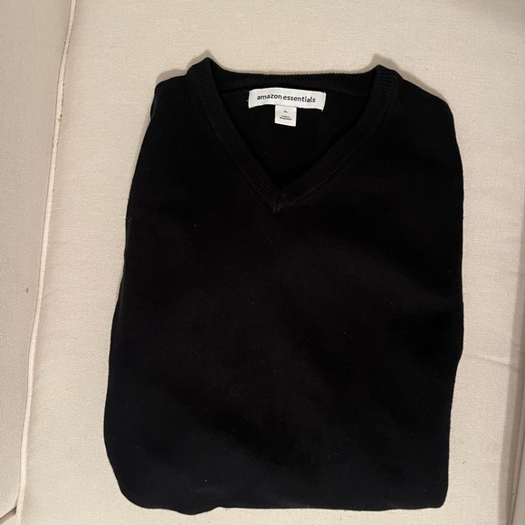 NWT Amazon Essentials Men’s Long sleeve v neck sweater - Picture 3 of 3